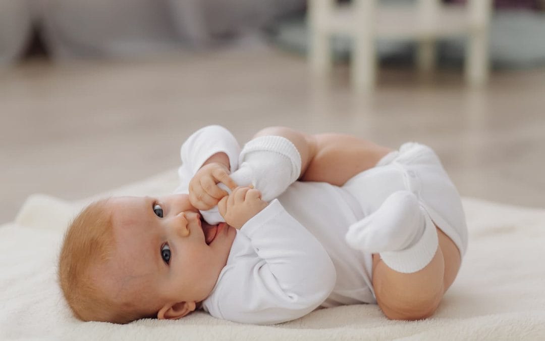 pueden salir los dientes a los 3 meses bebes